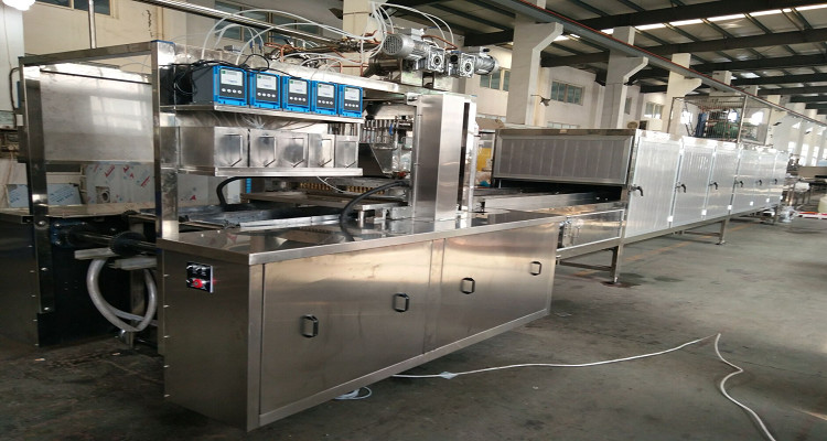 Pattern candy cutting and candy ball forming machine