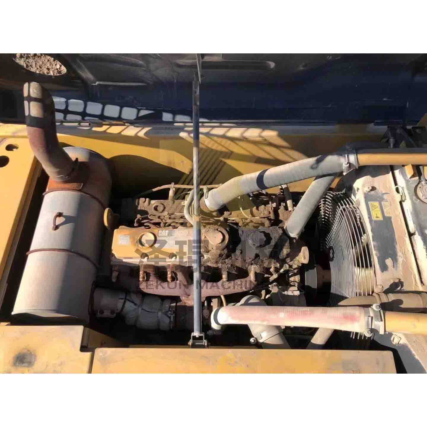 Used CAT320D2 Excavator Multifunction Crawler Digger 20930kg