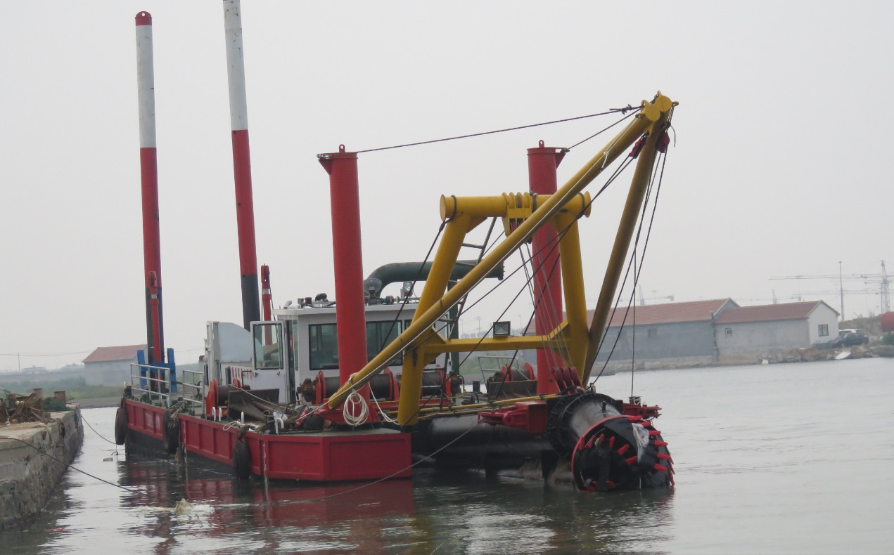 Heavy Duty Cutter Suction Floating And Dredging Equipment for Mud Sand Or Sludge