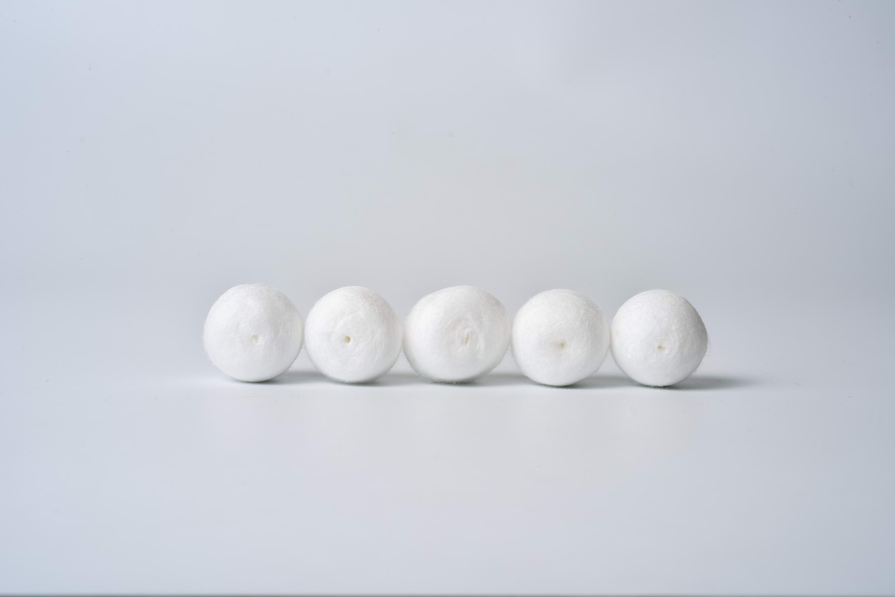 High Absorbent Round Cotton Balls X Ray Detectable Threads 0.5g Unit Weight