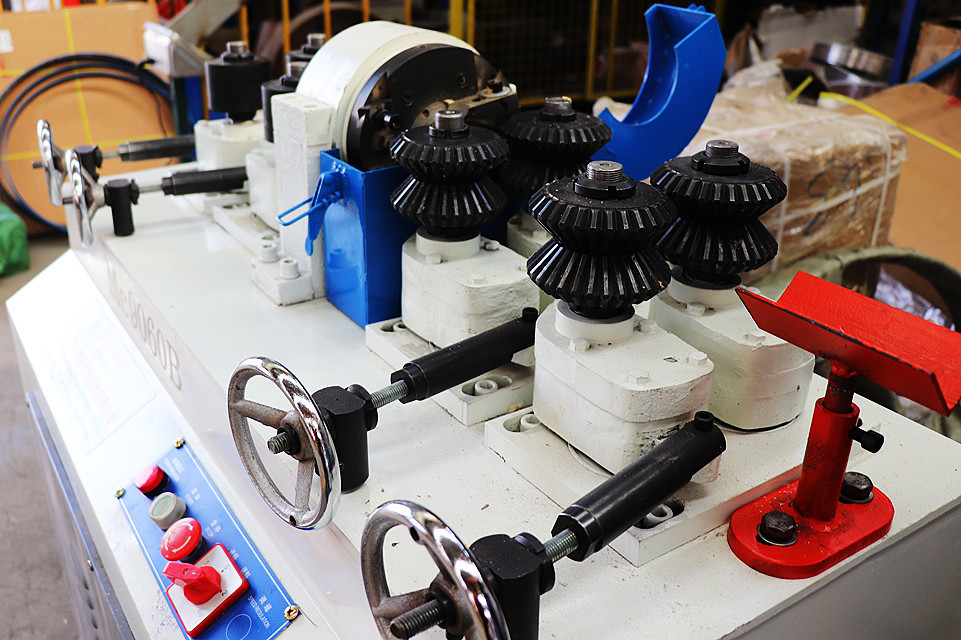 Wood Round Rod/Stick Milling Machine for Mop/Swob, log debarker wood round stick rod making cutter
