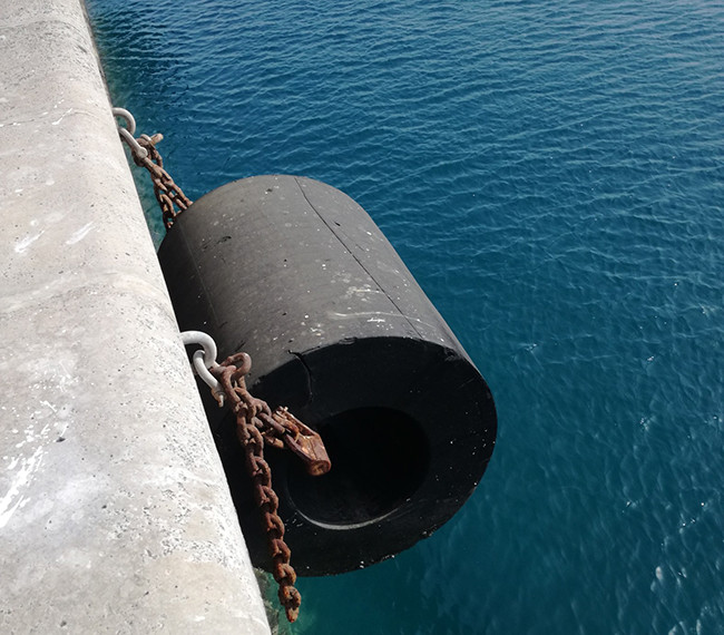 Marine Safety Natural OEM Cylindrical Rubber Fender Dock For Vessel Protection