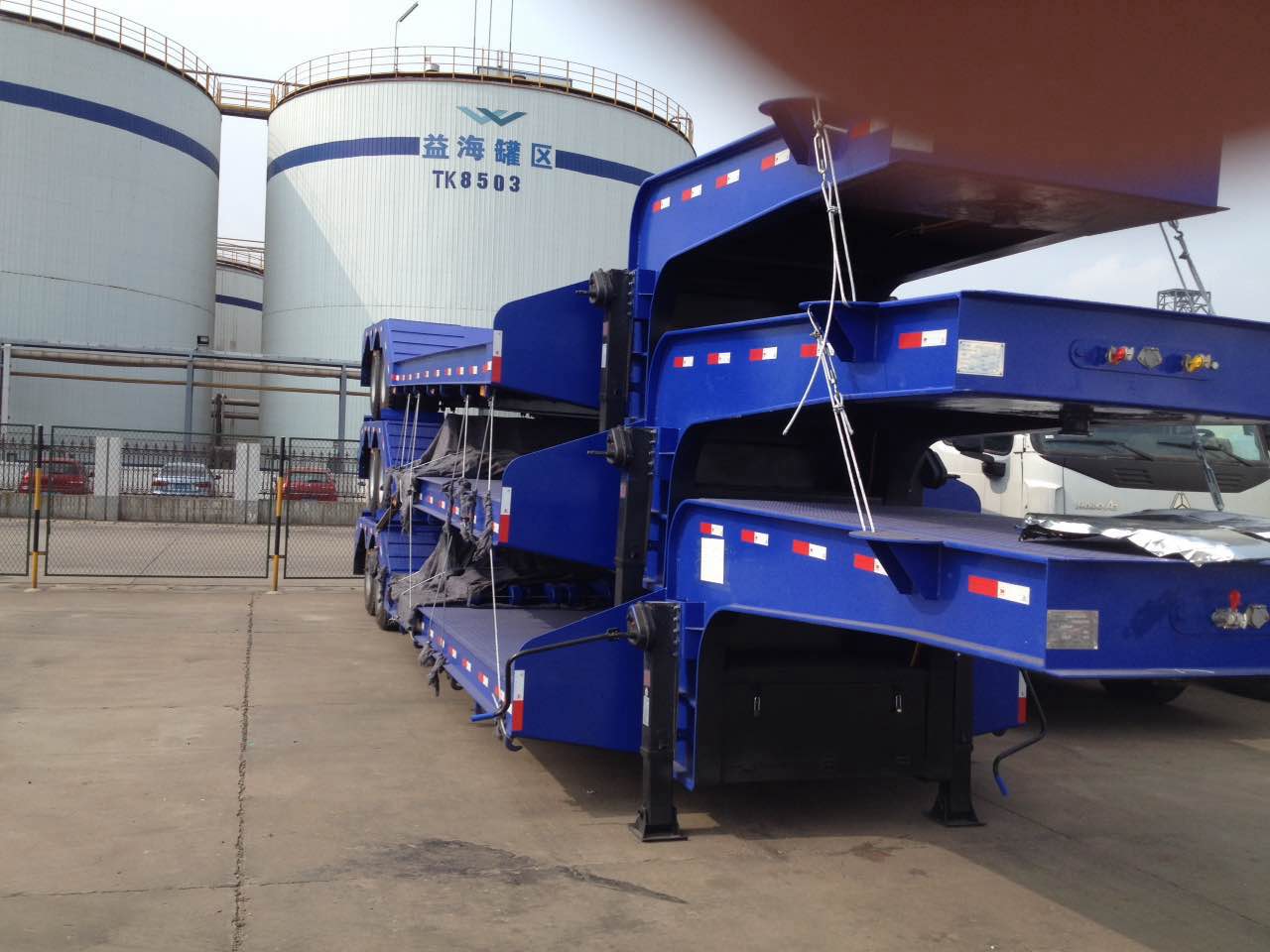 Heavy Load Gooseneck Lowboy Semi Trailer for Excavator Transport 3 Axles 4 Axles 12m 15m