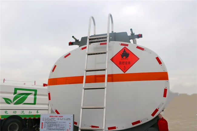 Large Capacity Tanker Truck 8x4 FAW Diesel Fuel Storage Tank Truck Euro III