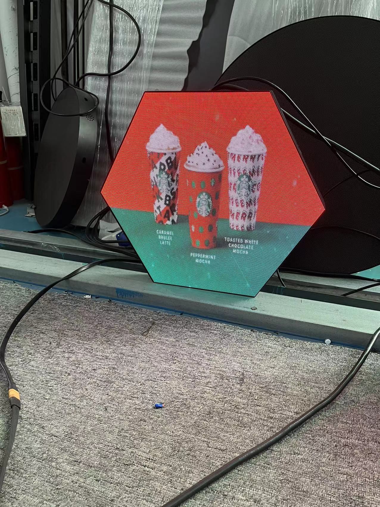 Customized Special-shaped LED Display High Flexibility and Good Display Effect p4