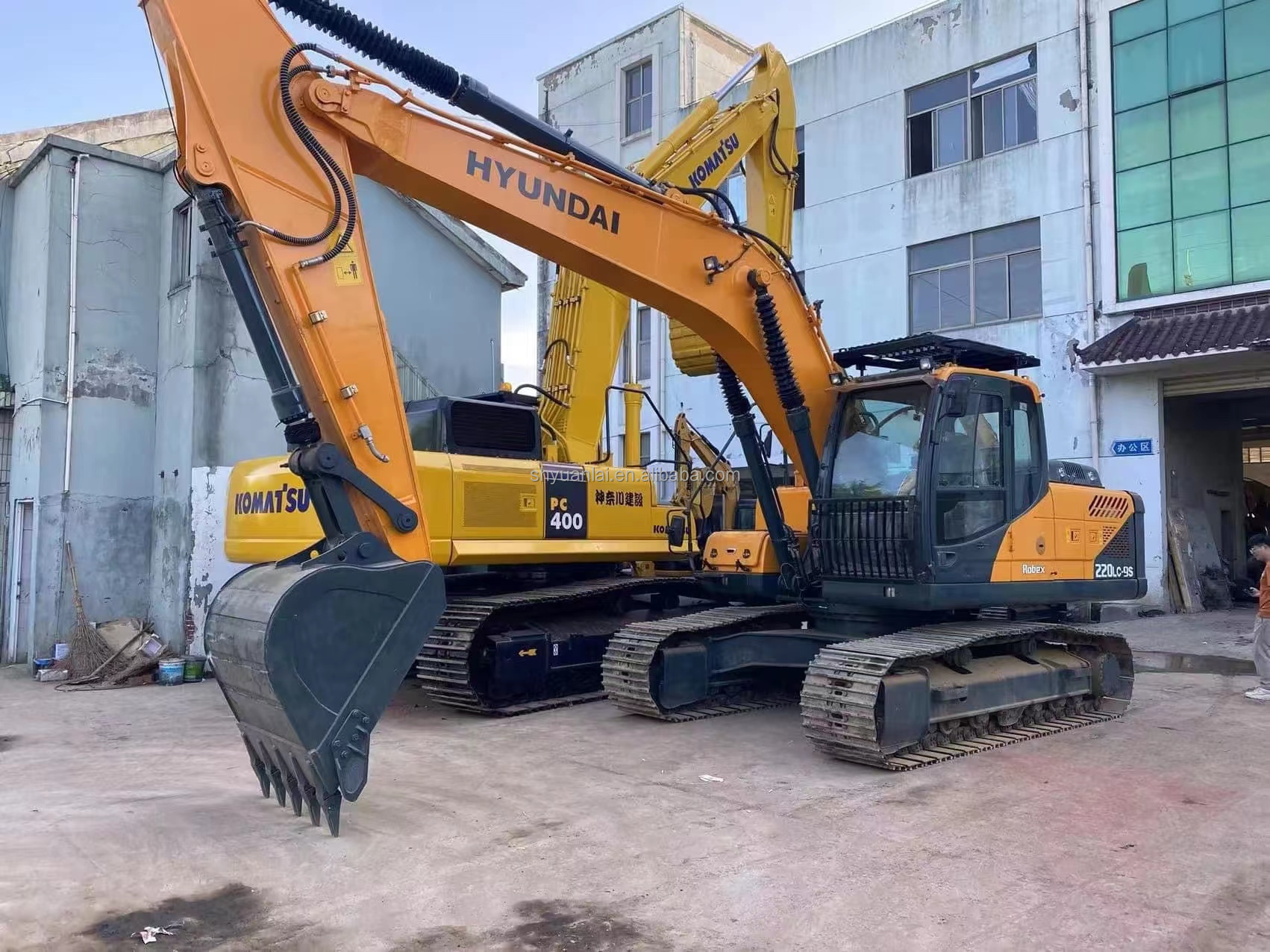 Used Hyundai 220-9 Excavator 22 Ton Original Color Korean Second-Hand Excavator