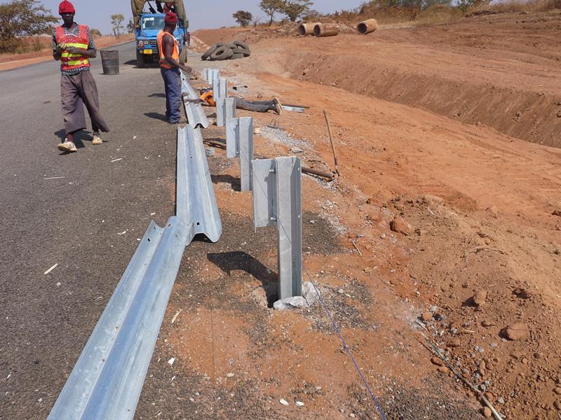 Galvanized Q235 Q345 W Corrugated Beam Metal Highway Guardrail
