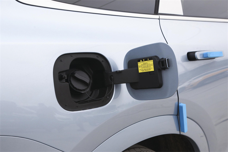 HUA-WEI AITO M7 M5 Second Hand Electric Hybrid Energy Vehicles with 195KM Pure Electric Range and 7.8s Acceleration Time