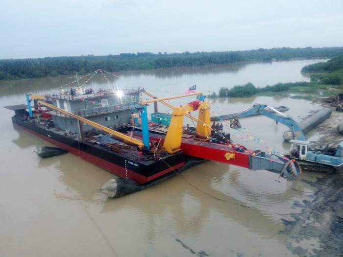 Suction Cutter Crown Type Sand Dredging Equipment Vessel With 10Meters Dredging Depth