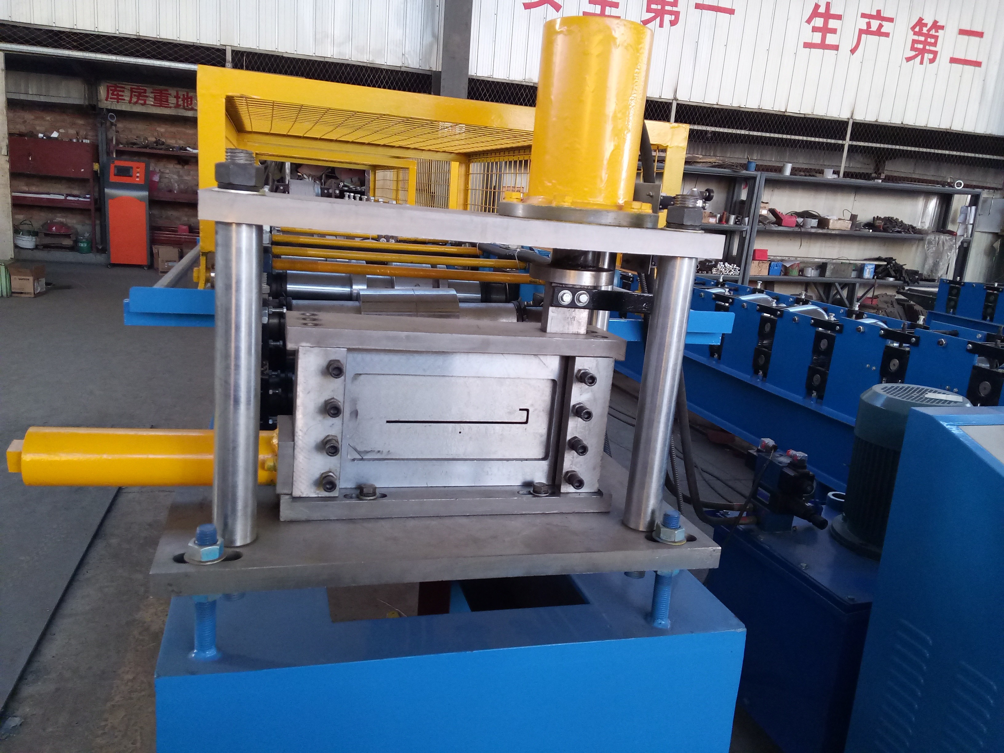 Light Steel Gauge Metal Stud And Track Roll Forming Machine size adjustable CE