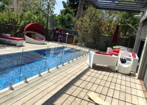 Quality Spigot Tempered Clear Frameless Glass Railing Pool Fence 316/304 Stainless Steel With Gate wholesale