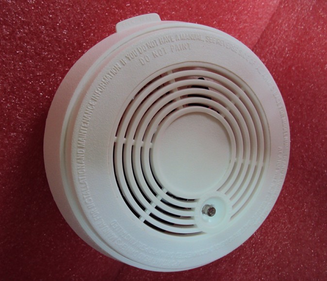 Wireless battery powered CO (carbon monoxide) gas and smoke combined detector