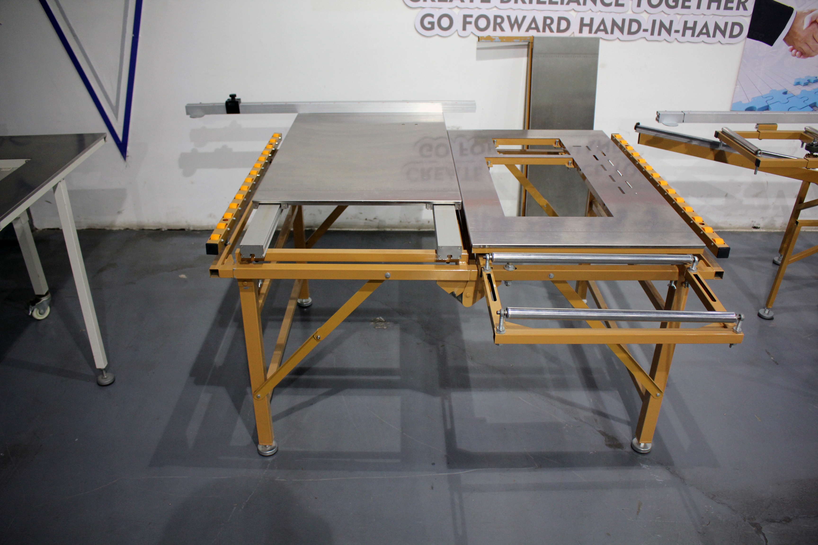220V Voltage Sliding Table Panel Saw For Easy Woodworking Operation Efficiency