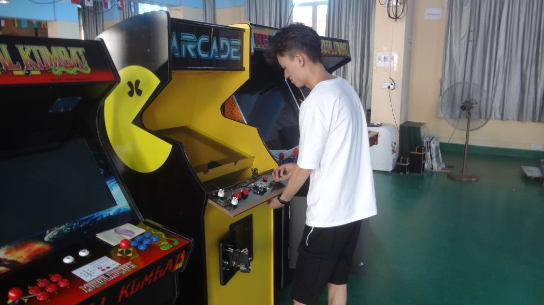 19 Inch LCD Upright Arcade Game Machine With Metal + Wooden Material