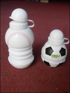 Quality Collapsible football style water bottles for World Cup, plastic sport water bottle wholesale