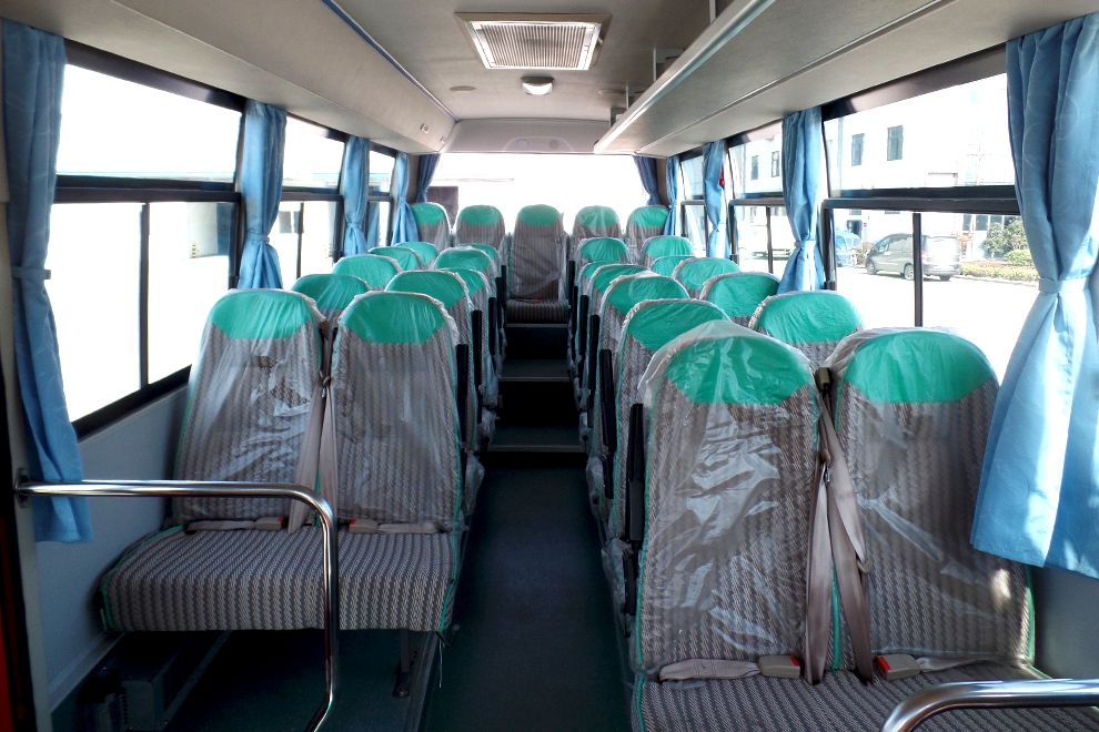 Luxury 25-30 Seats Tourist CNG Coach Bus with Manual Transmission and Diesel Fuel