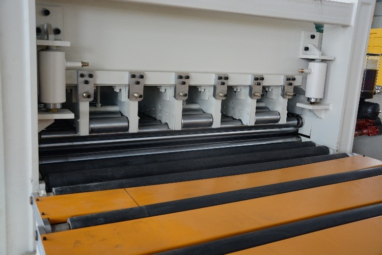 4x1350mm 100m/min Automatic Steel Sheet Slitting Machine Long Service Life