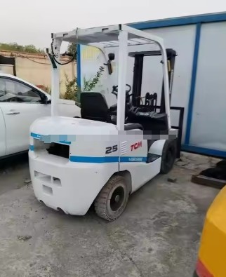Excellent Used TCM 25 2.5 ton forklift factory direct mini diesel original excellent guaranteed import used forklift