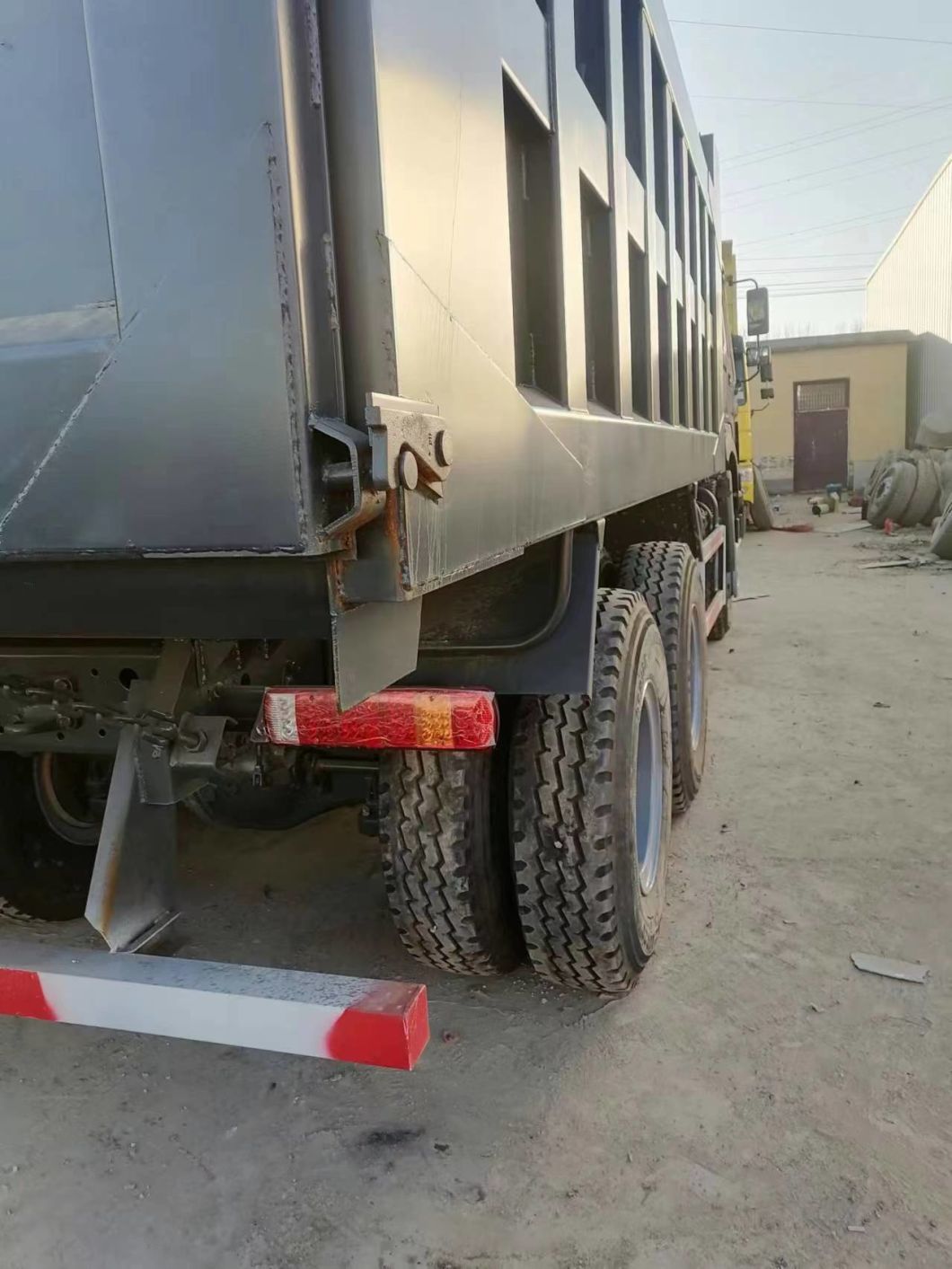 HOWO 6*4 Dump Truck Secondhand 10tires Gray Color Sinotruk