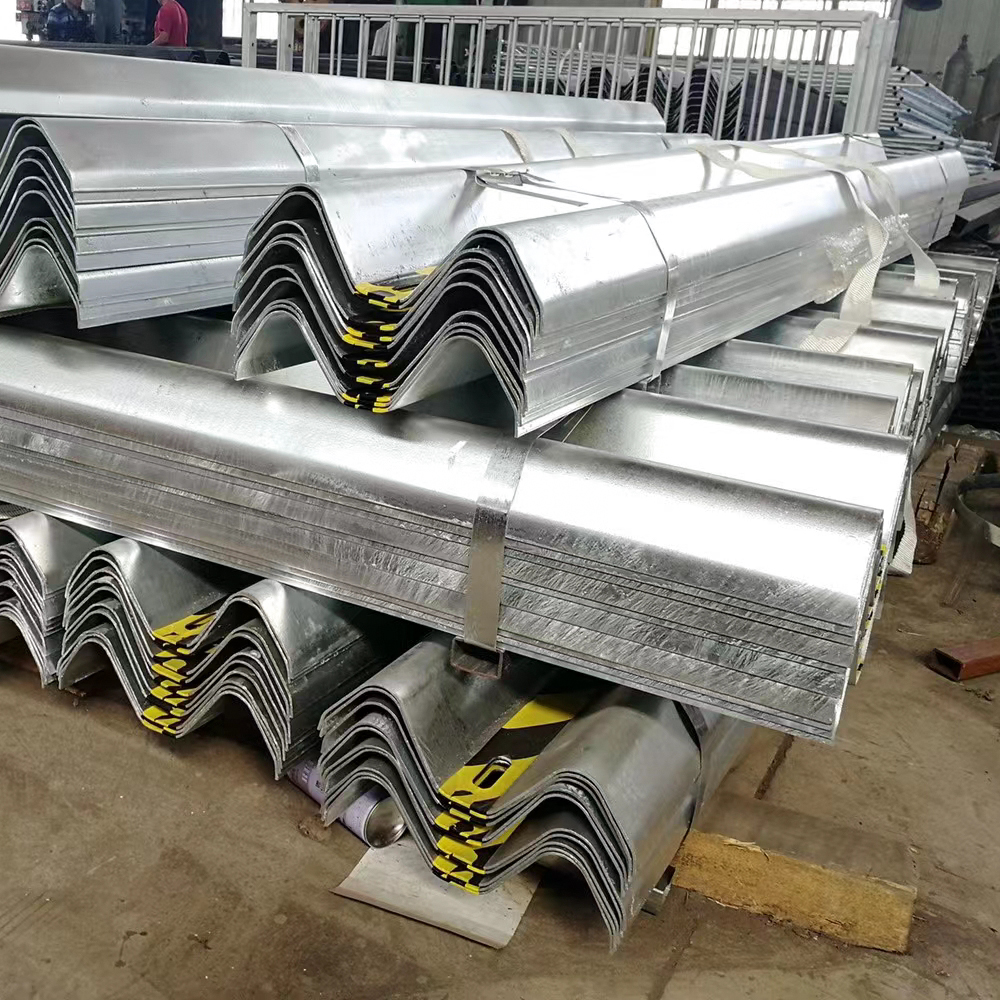 Galvanized Q235 Q345 W Corrugated Beam Metal Highway Guardrail