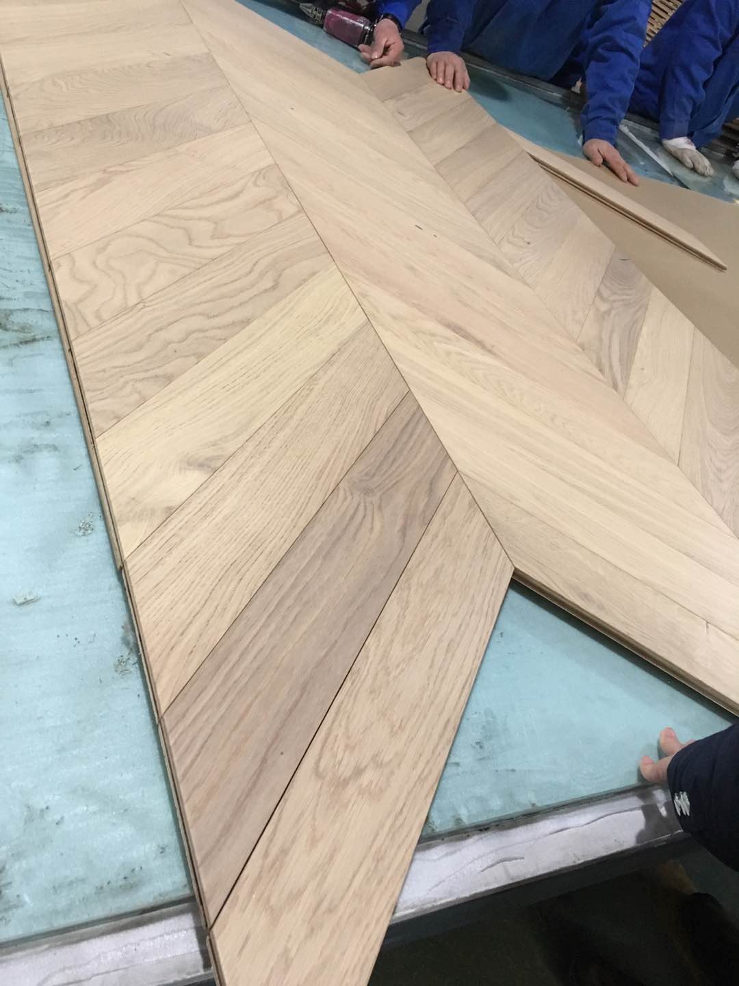 Distressed Fishbone Style Three Layers Engineered Wood Parquetry Flooring for Living Room