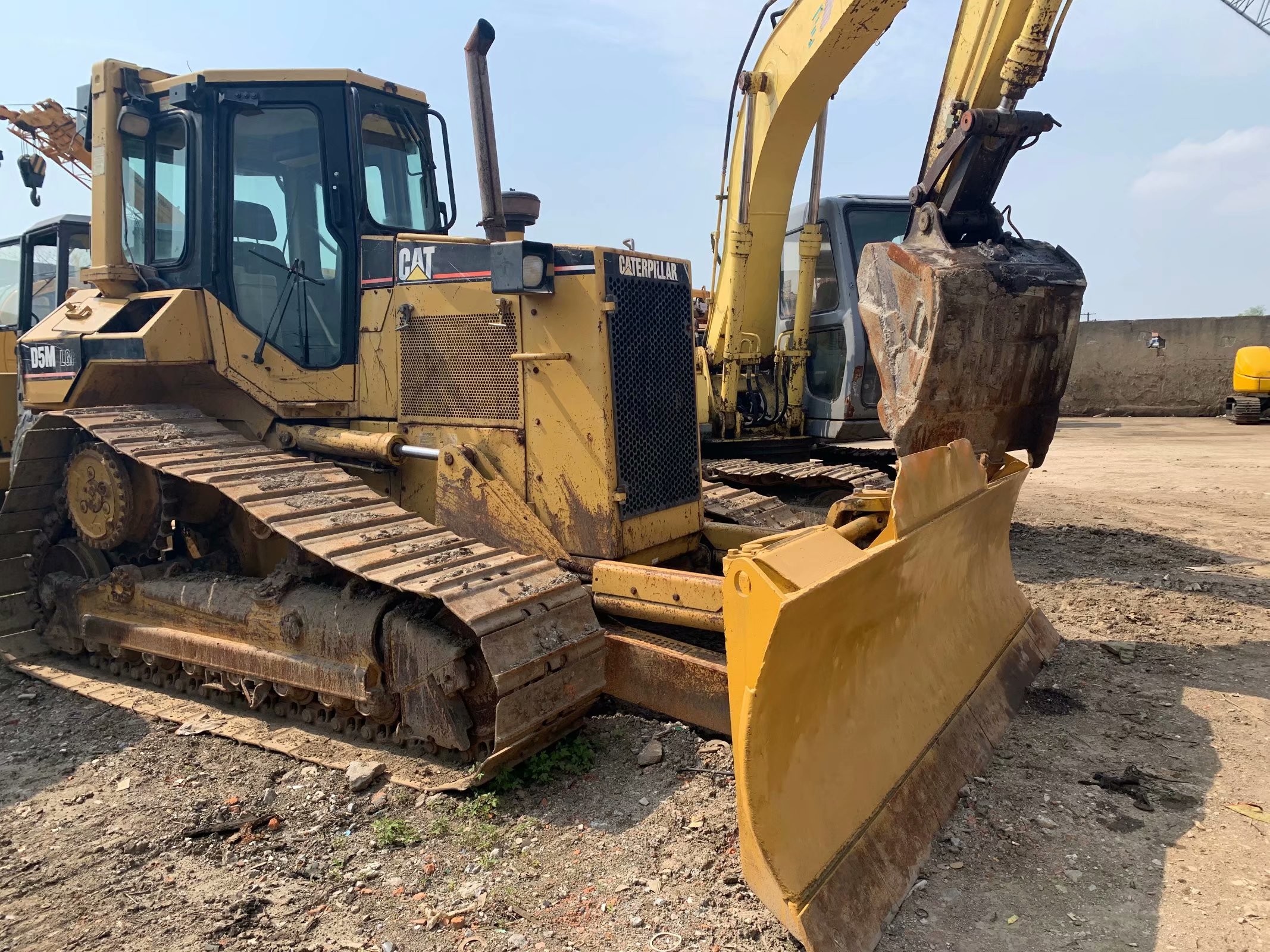 6 Way Blade Used CAT D5M LGP High Track Bulldozer/CAT D5M LGP Bulldozer For Sale