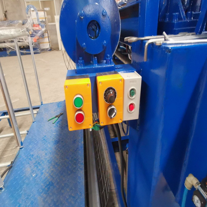 2.6mm Width PLC Screen Wire Mesh Welding Machine Synchronization Chicken Wire