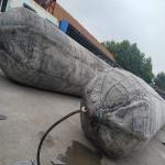 Rubber Pneumatic Air Bags , Black Cylindrical Boat Launching Airbag
