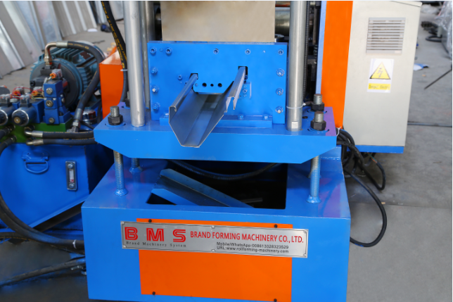 SGS Gutter Roll Forming Machine For Poultry Feeding With Hydraulic Punching