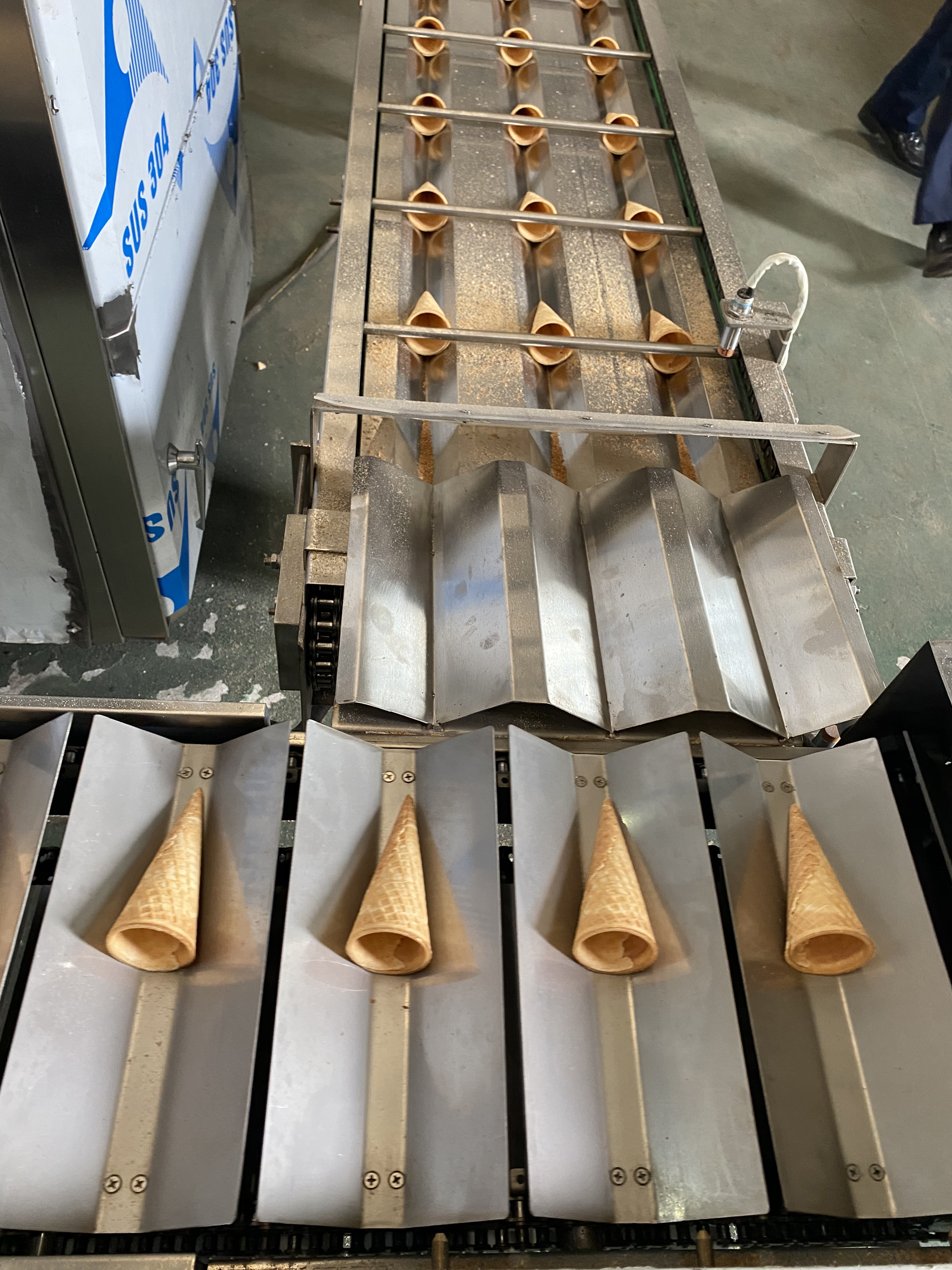 Stainless Steel PLC 10kg/H Ice Cream Cone Machine