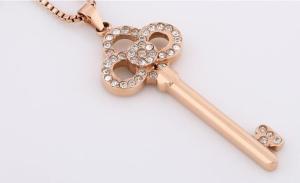 Quality Boutique Stainless Steel Necklace Key Diamond Necklace Female Fashion Jewelry Key Pendant Necklace wholesale