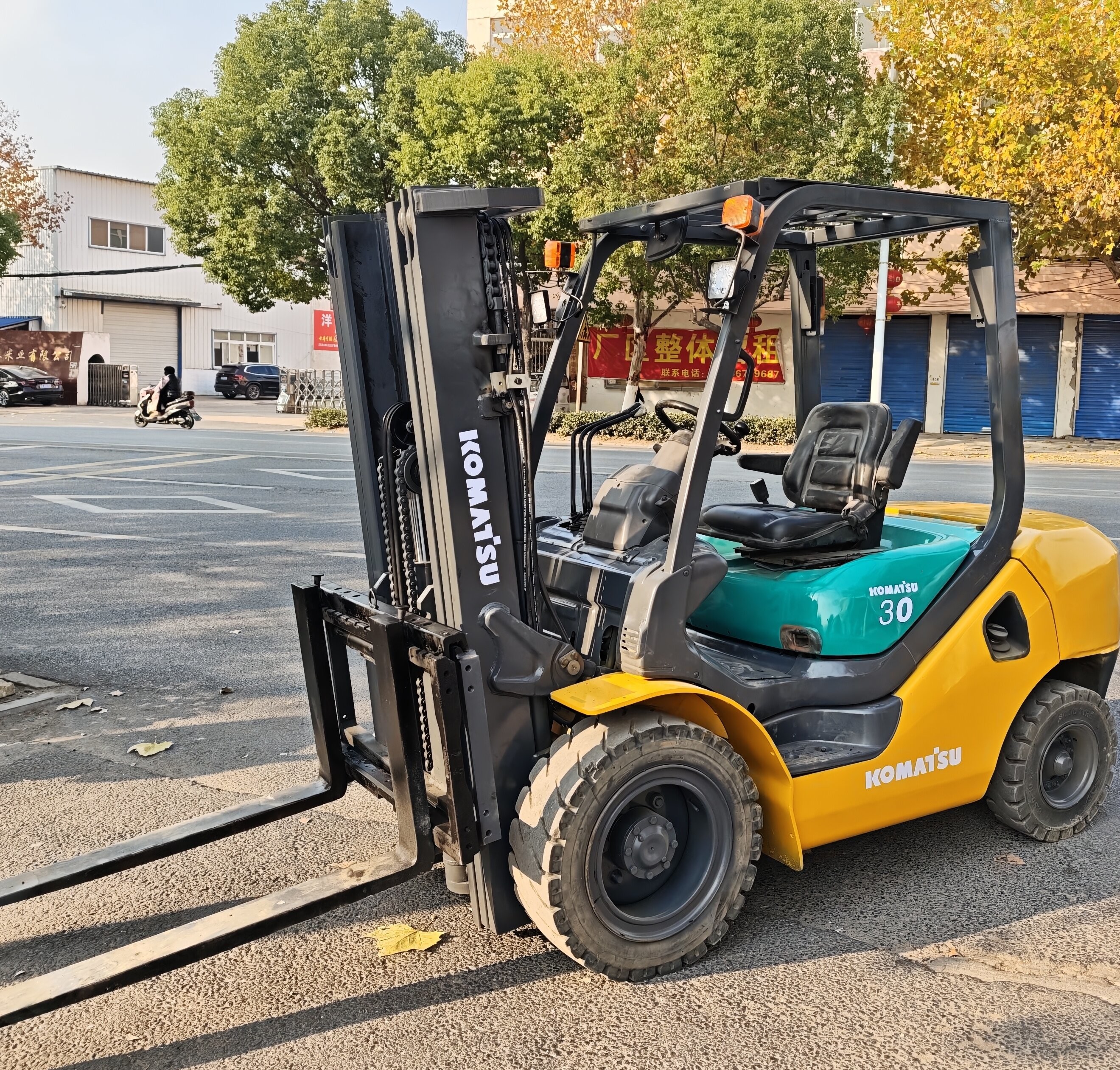 Komatsu 30 3 Ton Second Hand Diesel Forklifts Three Stages And With Side Shift
