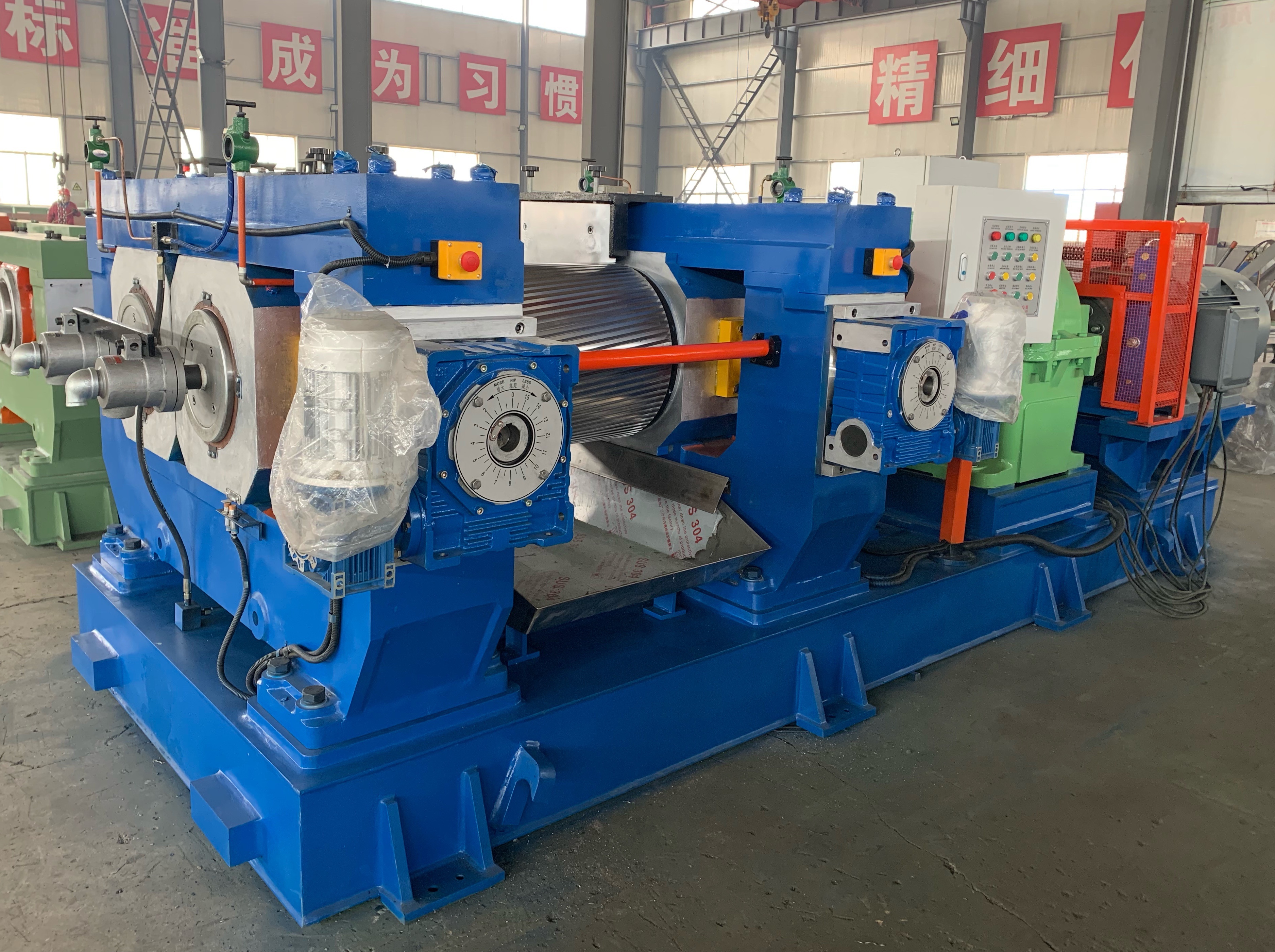 90 kW Power Hydraulic Rubber Crusher for Production Rubber Particle Size Reduction