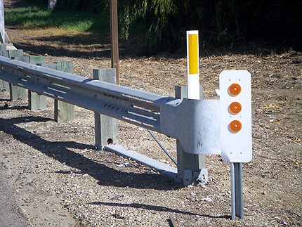 Highway Guardrail Foam Roller Fence with Q345 SJ345R Material in Customized Color