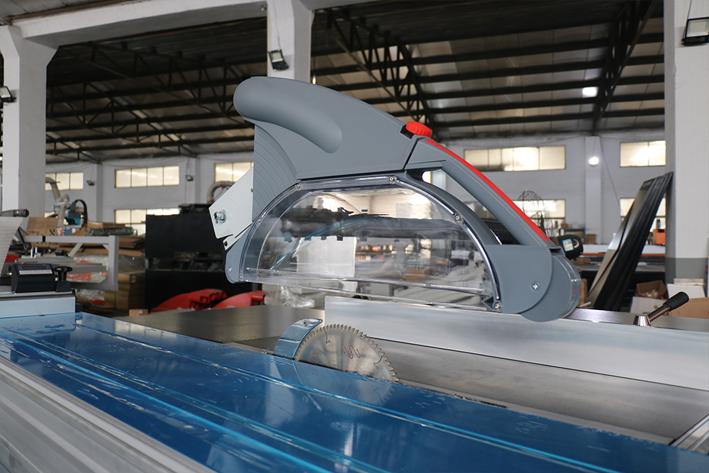 Precision Wood Cutting Sliding Table Saw for Melamine Board in Manufacturing Plant