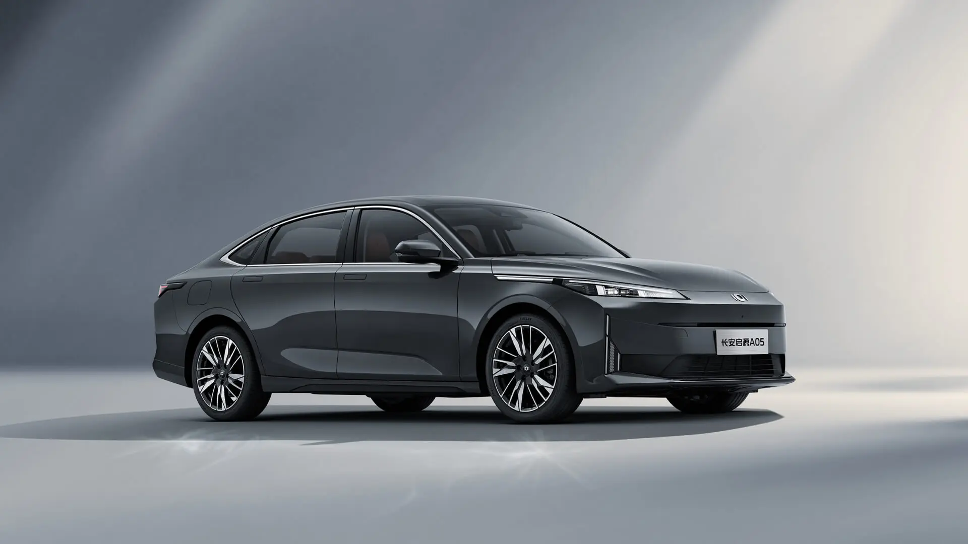 Power-saving Changan QIYUAN A05 Hybrid Car Touch Screen and ACC Cruise Control for Efficiency