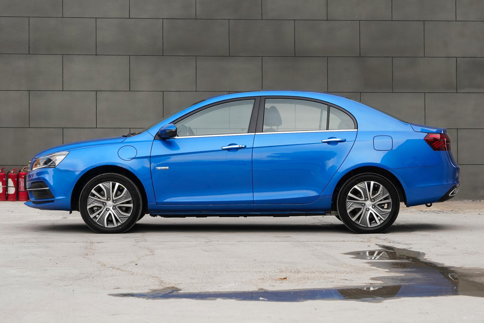 130km/h Max Speed 2023 Emgrand Geely EV Pro 4 Seats Electric Car with 430KM Long Range