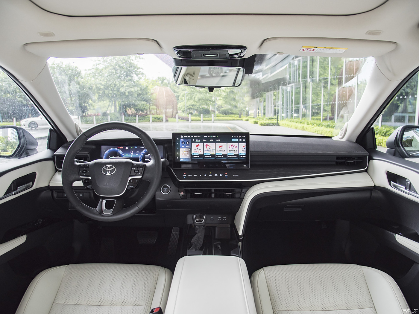 2024 Toyota Camry 2.0L Sports Plus Hybrid Sedan FWD Left-Hand Drive Single Motor 4915*1840*1450 for Chinese Markets
