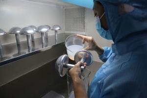 Quality 300cc Silicone Gel Breast Implants Crystal Lambe Prosthetic Memory Sterilization wholesale