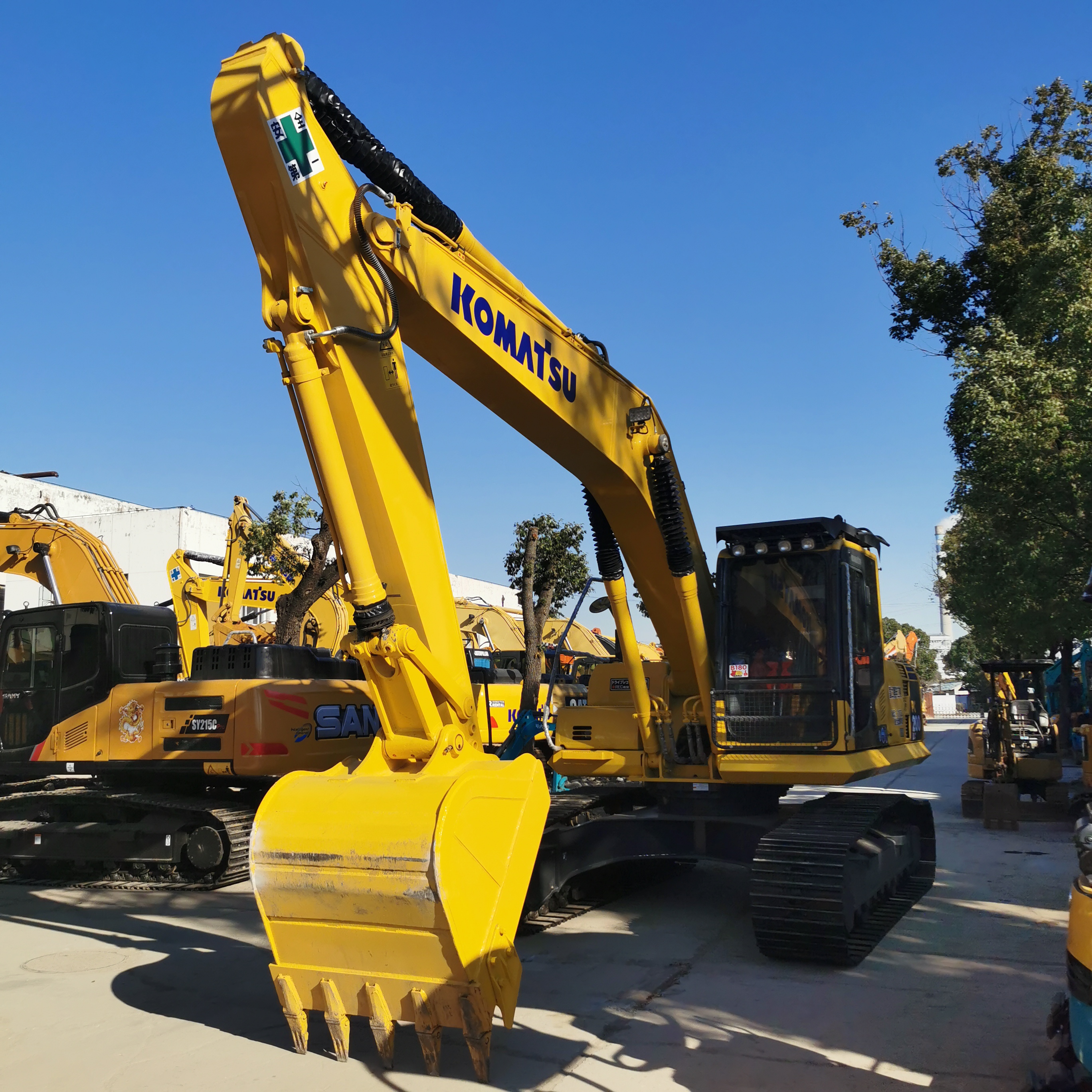 110KW Used Kumatsu PC200 PC220 Hydraulic Crawler Excavator for Construction Projects
