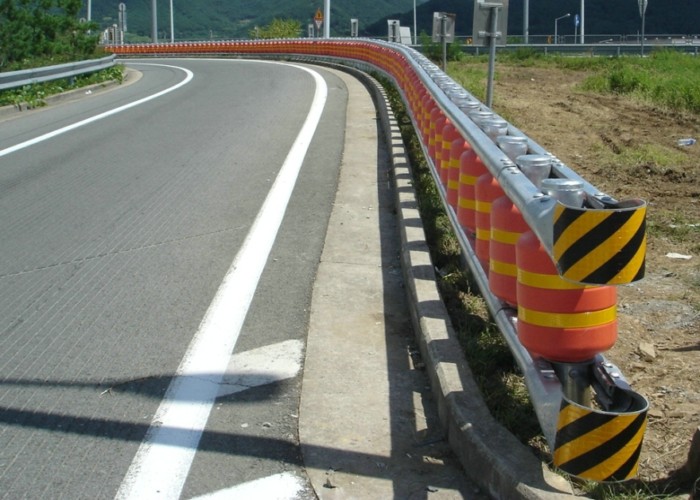 Highway Impact Energy Absorption Safety Roller Barrier With Anti Crash Function