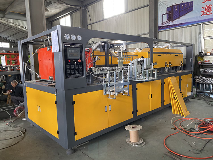 25 kW Power Plastic Bottle Blowing Machine 30L/20L Beer Keg and 5 Gallons Water Filling Station