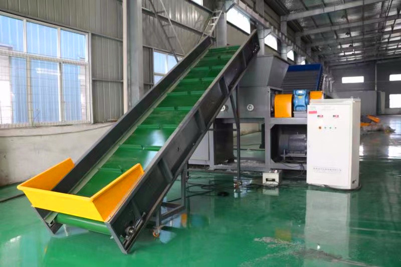 Waste Plastic Chain Conveyor Machine Belt System Rubber For Plastic Crusher Machine