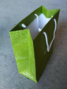Quality Eco-friendly durable customize paper shopping bags with cottom rope handle wholesale