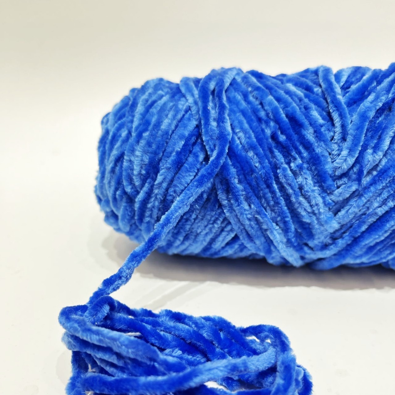 100% Velvet Polyester Chenille Yarn For Chunky Crochet