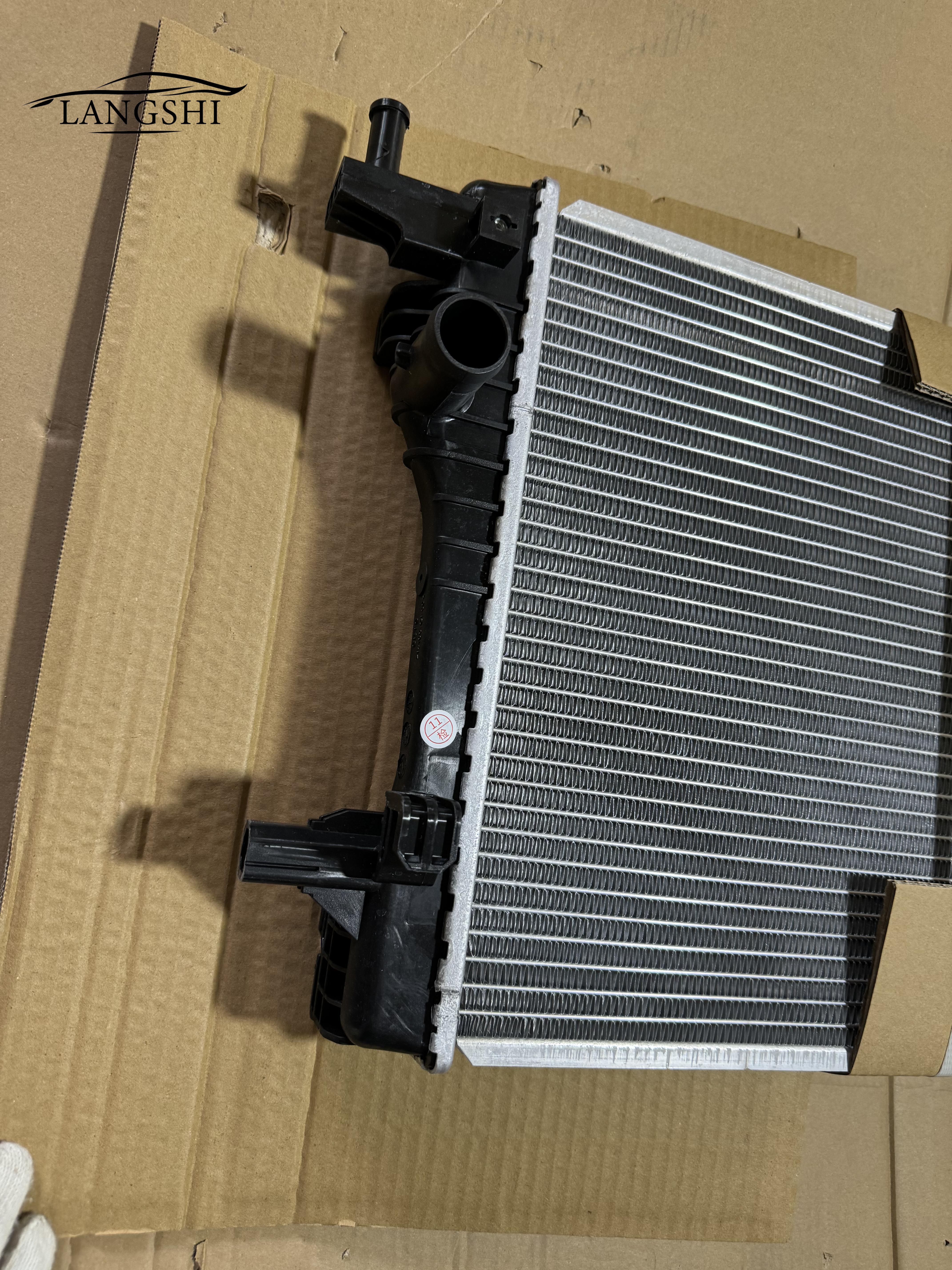 10122633 Auto Spare Parts Aluminum Radiator for MG 6 and ROEWE RX5 Car Cooling System