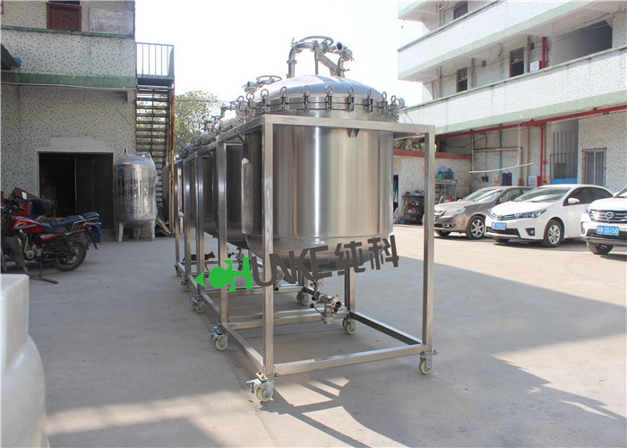 Customized Capacity 50L-10000L Water Pressure Tank / SUS304 Round Shape Water Storage Tank With Wheel