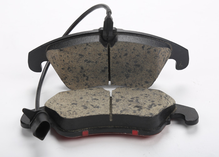 Black Ceramic Brake Pads Low Disc Damage No Noise Emark Certificated