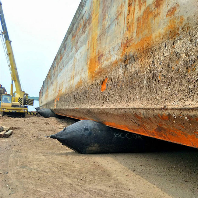 Flexible Boat Salvage Airbags , Cylindrical Natural Rubber Ship Airbag