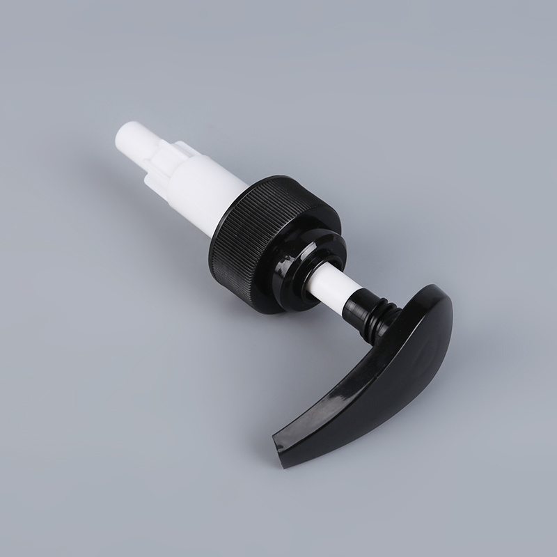 33/410 Lotion Pump Ribbed Closure with Tube in Black
